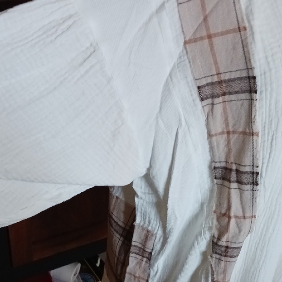 NWT POL Cream Button-Up Shirt - Picture 9 of 14